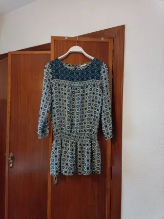 Vestido estampado azul y blanco