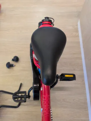 Bicicleta Spiderman 14 pulgadas con ruedines