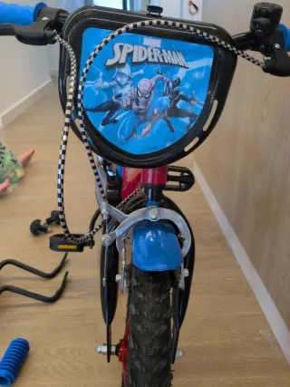 Bicicleta Spiderman 14 pulgadas con ruedines