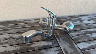 Torneira de Parede Prata