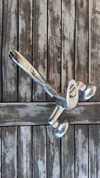 Torneira de Parede Prata