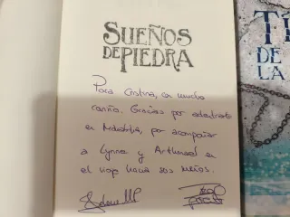 Sueños de piedra y títeres de la magia