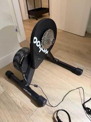 Scott Addict 20 Carbon 2023 + Rodillo Wahoo