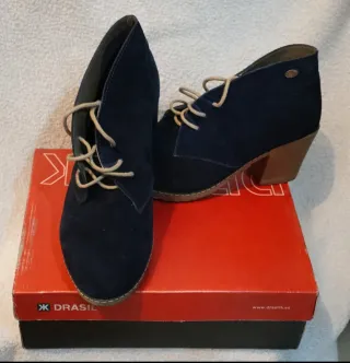 Botín ante azul marino Draslik