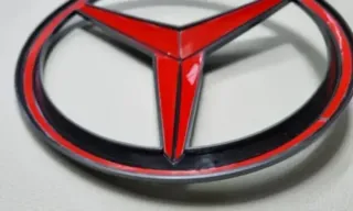 Logo Insignia Estrella Mercedes d Parilla Calandra