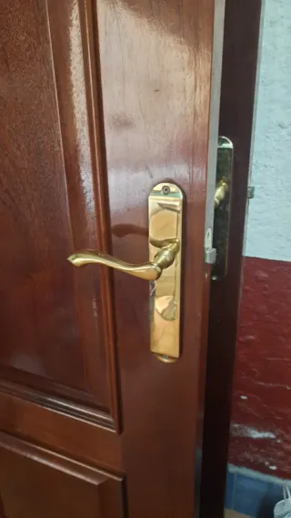 Puerta madera maciza color chapeli