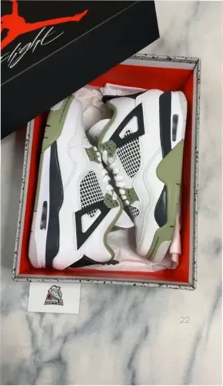 Jordan 4 Retro Seafoam Talla 40
