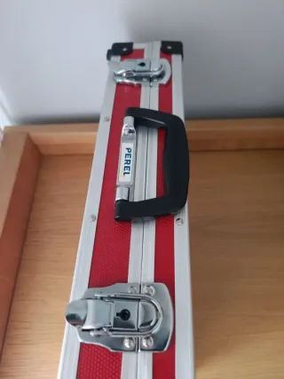 Maletín metálico rojo Perel