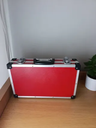 Maletín metálico rojo Perel