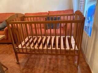 Cuna de madera para bebé