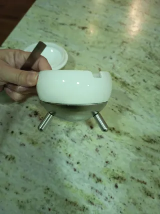 Azucarero moderno blanco y plateado