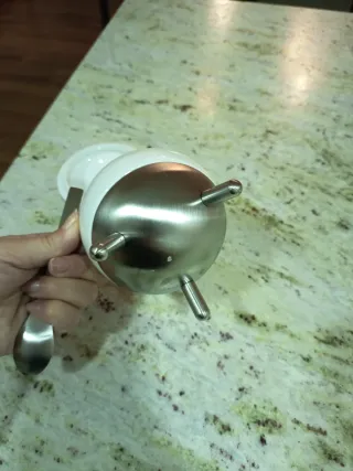 Azucarero moderno blanco y plateado