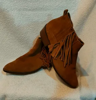 Botines de ante con flecos
