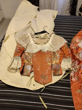 Vestido de Fallera Naranja y Dorado