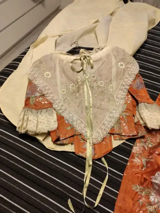 Vestido de Fallera Naranja y Dorado