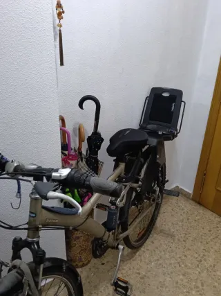 Bicicleta Decathlon con asiento infantil