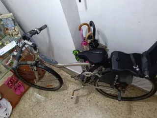 Bicicleta Decathlon con asiento infantil