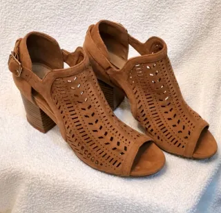 Sandalias Botín Marrón con Tiras