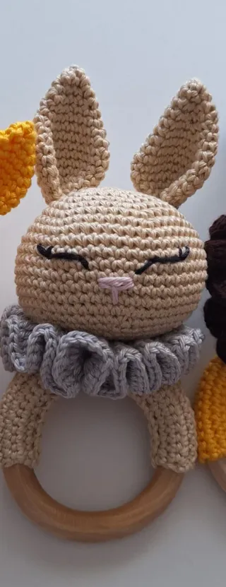 Sonajero Conejo Crochet Aro Madera Bebé