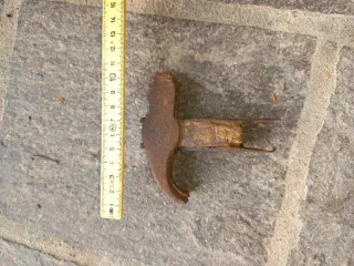 Martello antico in ferro