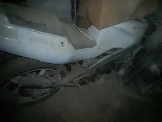 Moped Clásica Roja y Gris