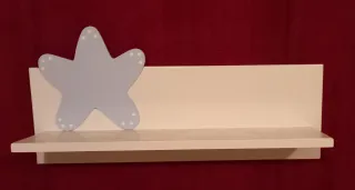 Estantería y perchero infantil estrella