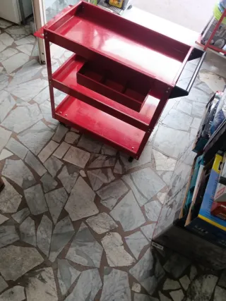 Carrello porta attrezzi a 3 vani rosso