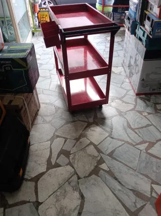 Carrello porta attrezzi a 3 vani rosso