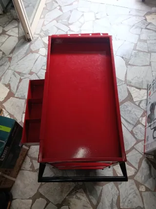 Carrello porta attrezzi a 3 vani rosso