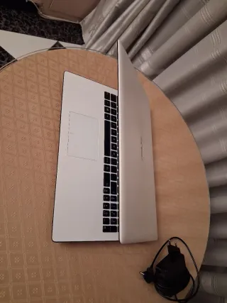 Portátil Asus Blanco y Negro