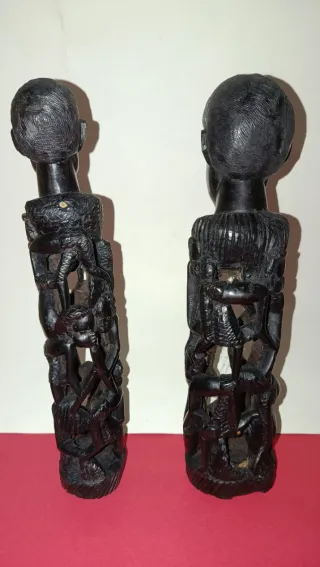 Figuras africanas talladas a mano