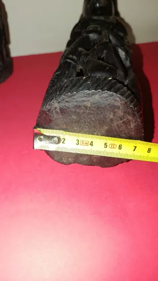 Figuras africanas talladas a mano