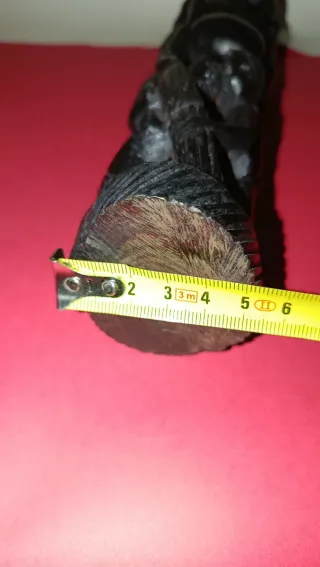 Figuras africanas talladas a mano