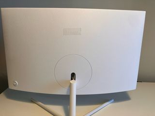 Monitor Samsung 32 Curvo UHD 4K pantalla blanca