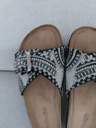 Sandalias BUONAROTTI negras y blancas