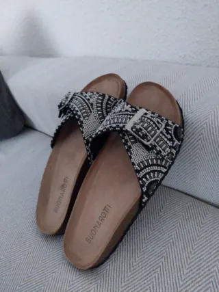 Sandalias BUONAROTTI negras y blancas