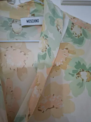 Top Moschino floral talla 46 italiana