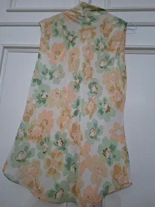 Top Moschino floral talla 46 italiana