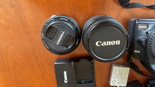 Cámara Digital Canon EOS 1000D + Lentes