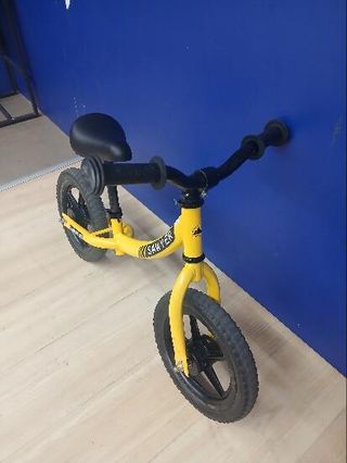 bicicleta sin pedales Sawyer amarilla 12"