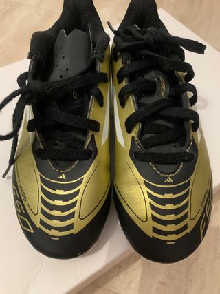 Botas de fútbol Adidas Messi F50 Doradas talla 30