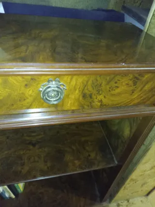 Mueble bajo librería de madera