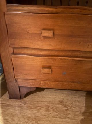 Estantería de madera maciza