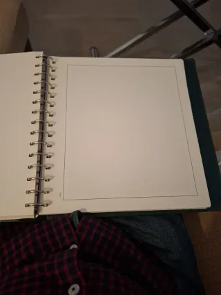 Álbum sellos Edifil con 39 hojas en blanco.