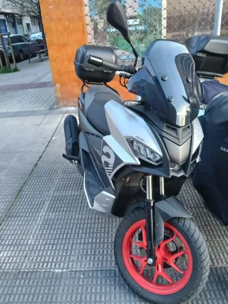 Aprilia SRGT Sport 125 Negra/Roja