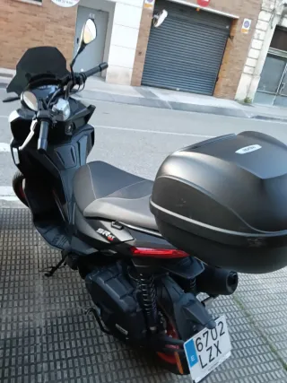 Aprilia SRGT Sport 125 Negra/Roja