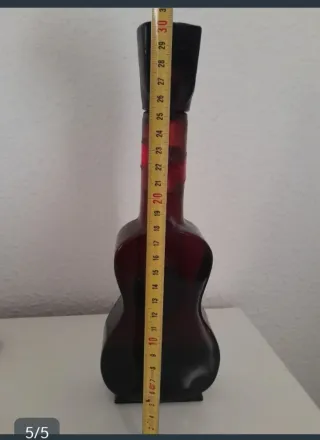 Botella antigua, guitarra ,Harmony Cream Sherry