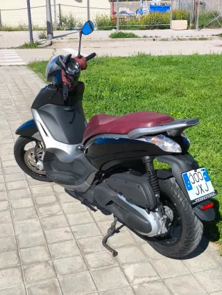 Piaggio Beverly 350 Sport Touring Negra