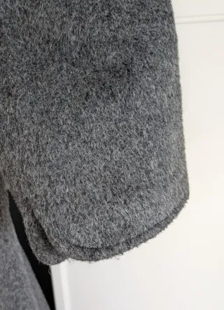 Talla M Hakei - Abrigo Cruzado Gris