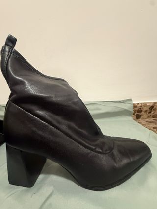 Botines tacón piel negros casi nuevos